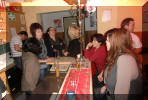 Damenrunde an der Bar