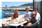 Mittagessen in Barcaggio (88694 Byte)